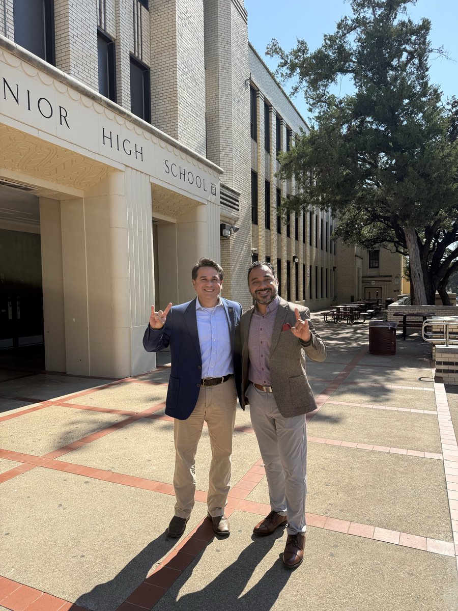 mannydlc2's tweet image. Thank you to Councilman @carlosfloresfw We appreciate your support for @NorthSideFWISD! 🤘#ElevateEverything