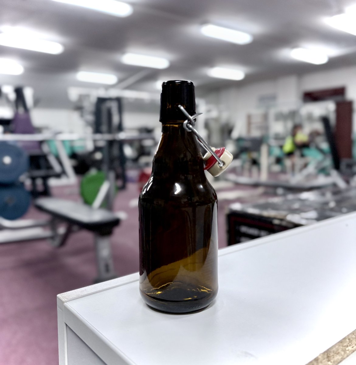 alan_kooper's tweet image. Dnes slavím první měsíc chození do gymu. Pojal jsem to svátečně a vyvenčil #Bodenbach nealko 😎