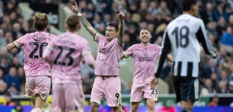 bcbradio's tweet image. At 9pm Patrick Thornton plays the toons in @selection_box. Featuring tracks by:

@therealdannyt | @AnimalAsLeader | @PentangleBand | Earl Sweatshirt | Barry Gray | @NMSeymali | @Wevalmusic@ | @roxymusic

Listen live on 106.6FM and bcbradio.co.uk/player