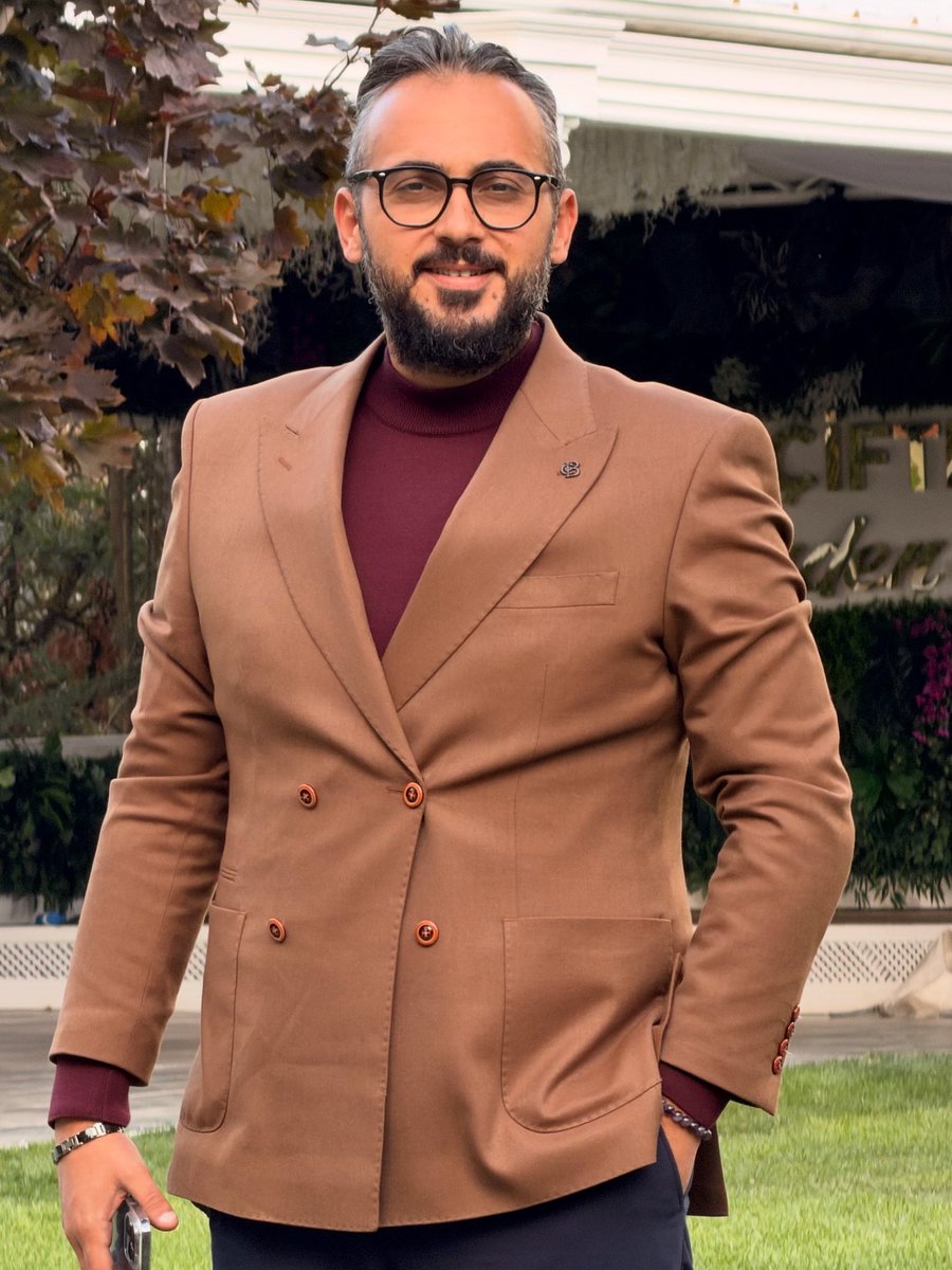 Bir şeye güzellik bulma kastı ile bakan  kusur görmez. Kusur görmek kastı ile bakan ise  meziyet görmez...