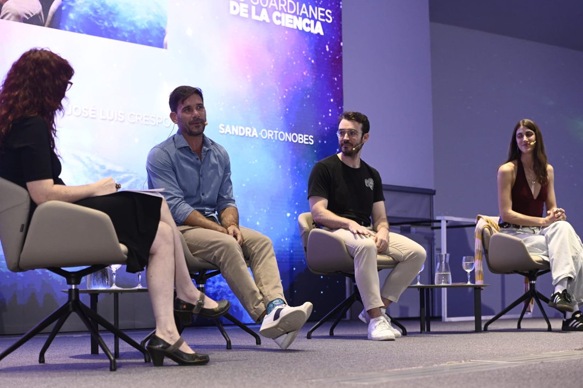 🗣️🧪Hablamos de divulgación científica y mucho más con Sandra Ortonobes <a href="/lahiperactina/">Sandra</a>, Jose Luis Crespo <a href="/QuantumFracture/">Crespo</a> y Javier Santaolalla <a href="/JaSantaolalla/">Javier Santaolalla</a> 

¡Únete en este enlace! 

▶️youtube.com/live/O2rAf89dI…

#25Museu