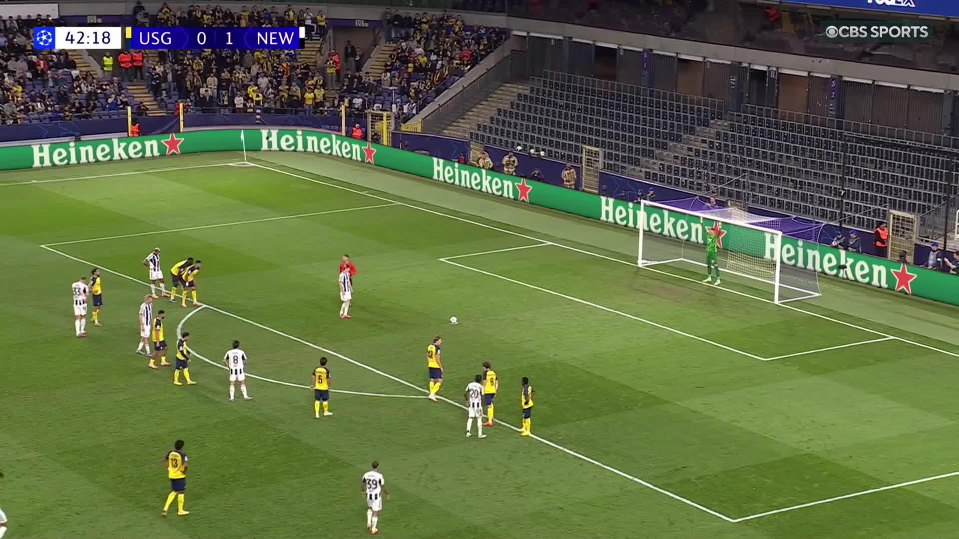 Anthony Gordon scores from the spot to double Newcastle’s lead 🎯