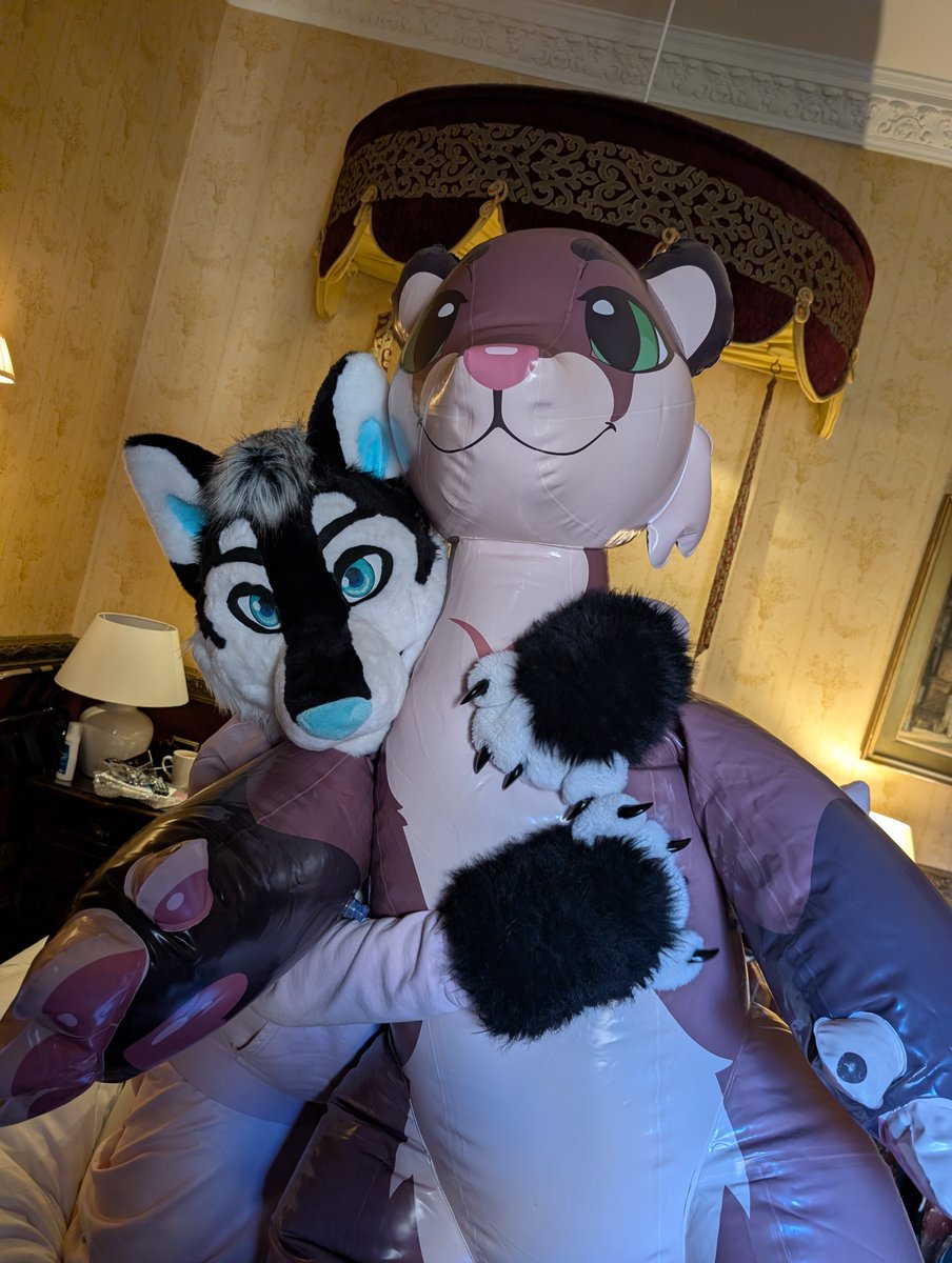 Tuft_Mouse's tweet photo. Did You Know?:

Inflatable Otters can give upwards of 200 squeaky snuggles a day? 💕🦦 https://t.co/kk6wEYwrtH