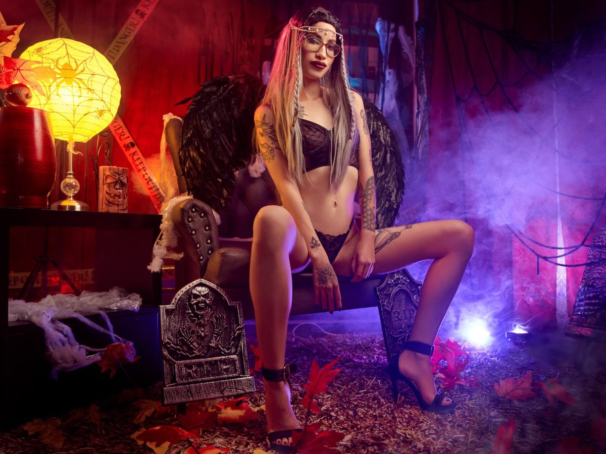 StreamateModels's tweet photo. A merry spooky szn starts now. #MerryMendezz #Streamate #StreamateModel #halloween #costume #CamModel 

https://t.co/xtsQ0DvEVA https://t.co/pLvaTBWcZq
