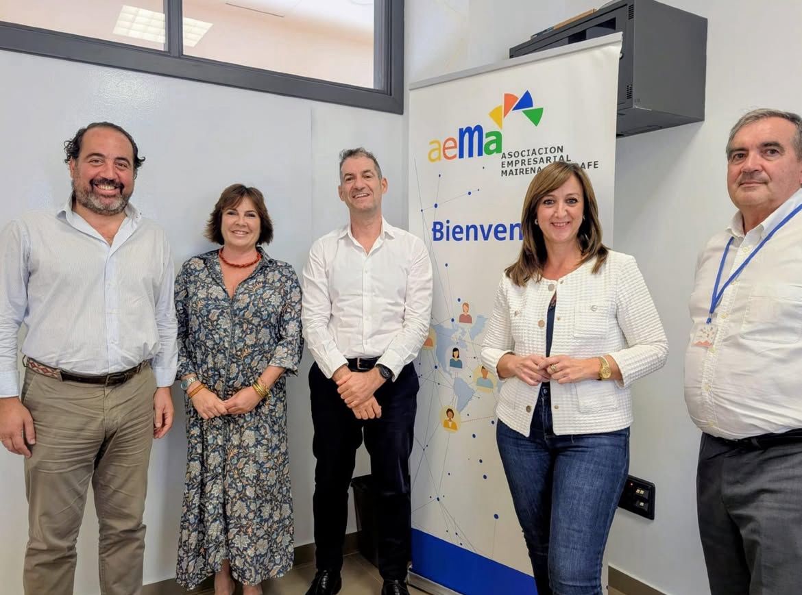 PP_MairenaAlj's tweet photo. En un reciente encuentro con @aemaaljarafe, @PP_MairenaAlj reafirmó su compromiso con el tejido productivo local, destacando la importancia de apoyar a pymes y emprendedores para favorecer el crecimiento económico, creación de empleo y nuevas oportunidades para el municipio. https://t.co/chz1hYXwUp