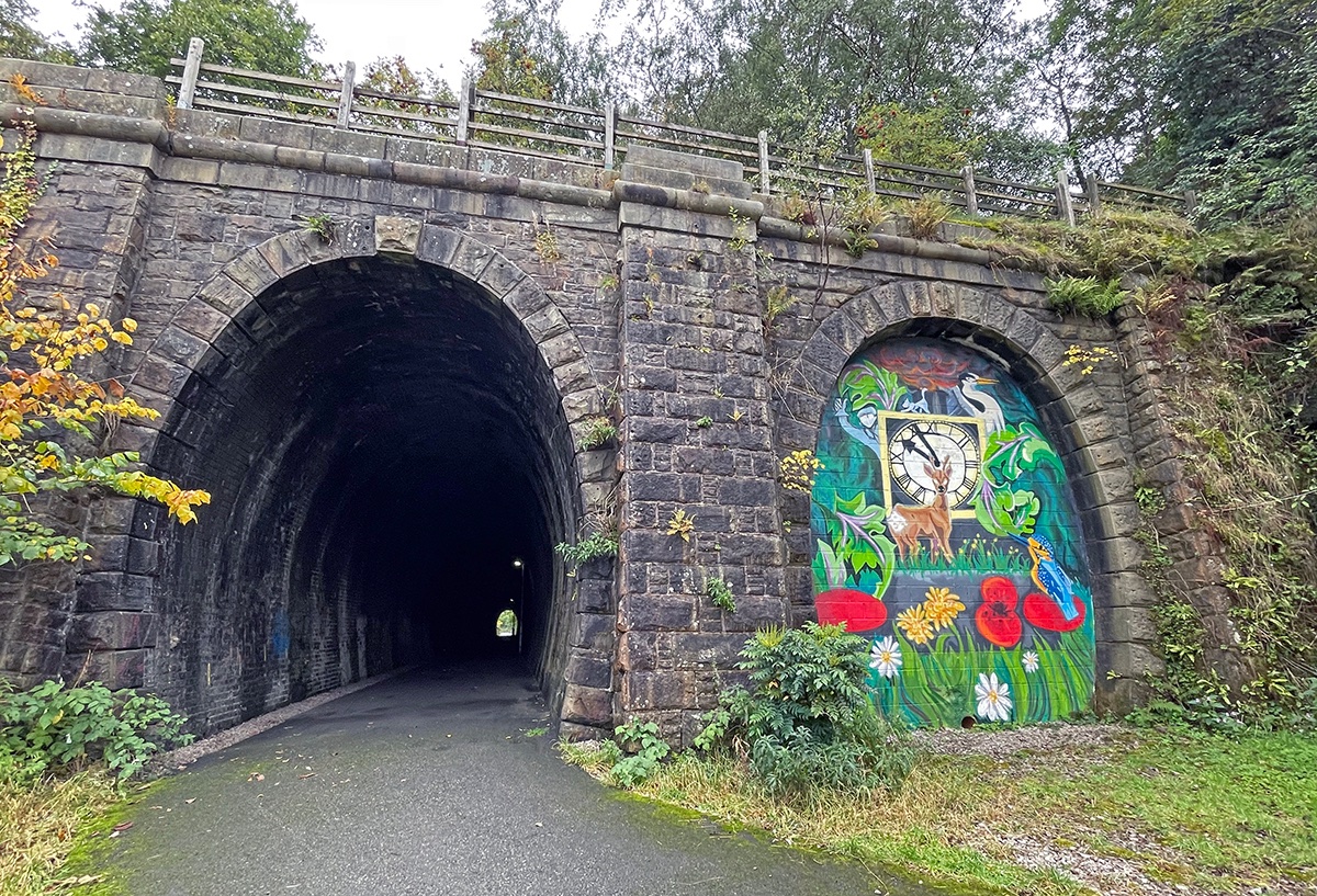 Saw this on the way to a talk in Whitworth this afternoon. The Glen #Railway Tunnels at Waterfoot were on the #Rawtenstall to #Bacup line. The left one opened 1852, the right 1881; both were closed and blocked up 1969 - one re-opened as a public right of way in 2019. #Lancashire