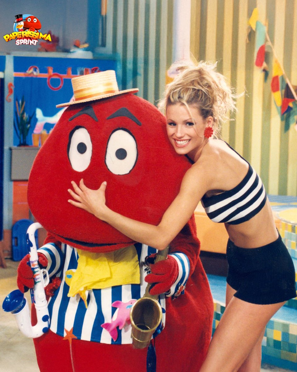 Striscia's tweet photo. Gabibbo dump 🔥
Le principesse son caramelle! 🍬💖🍭
#Striscialanotizia #PaperissimaSprint #Gabibbo35 #Gabibbo @m_hunziker #JulianaMoreira @RobyLanfranchi https://t.co/tcm37pNH0z
