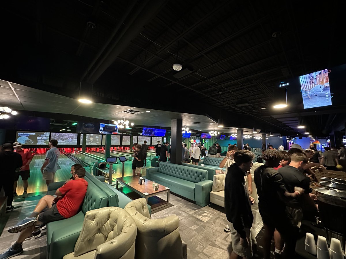 FWC_CardinalFB's tweet image. Pizza and bowling on the BYE week!🍕🎳

#EYS #DeepWater