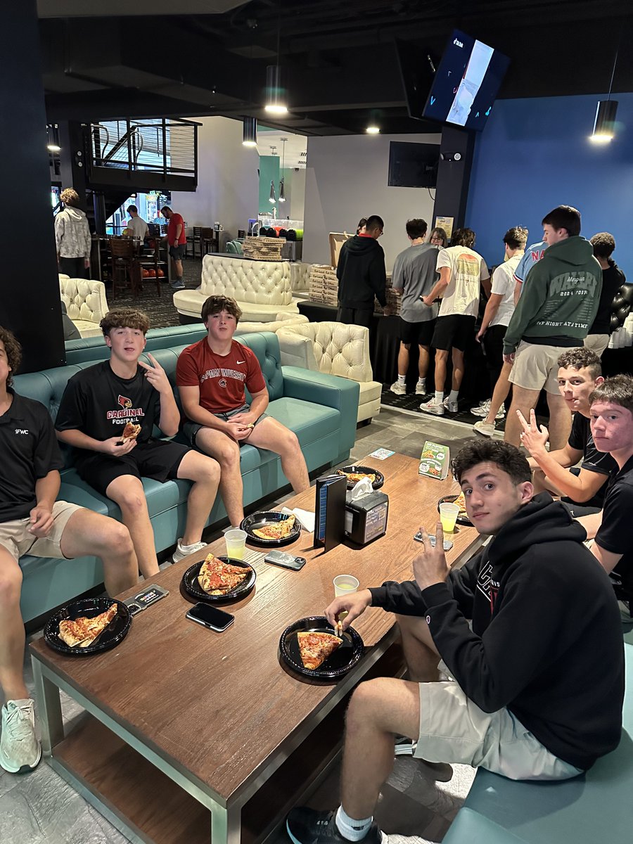 FWC_CardinalFB's tweet image. Pizza and bowling on the BYE week!🍕🎳

#EYS #DeepWater