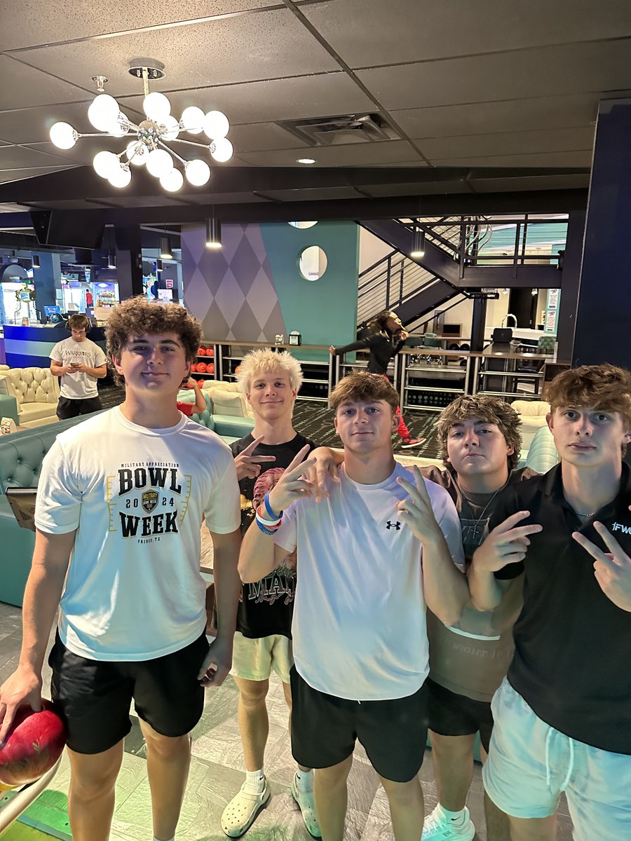 FWC_CardinalFB's tweet image. Pizza and bowling on the BYE week!🍕🎳

#EYS #DeepWater