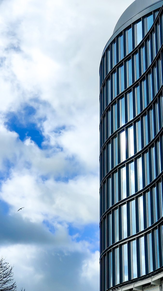 OfficialMr_West's tweet image. Day 274 of posting a photo everyday in 2025 and a new month means a new theme. 

This month will be #OctoberWithOppo 

Blue sky action...

📸 #OppoFindX3Pro
📱 #ShotonOppo