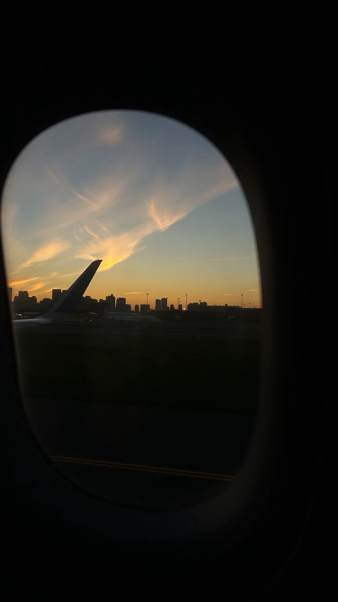 tinytweetsplus's tweet photo. I was at BOS and Boston downtown yesterday and I took some good pictures! Boston taught me! I am forever grateful to this beautiful city and the beautiful people that live there. https://t.co/SxNlhTTI8B