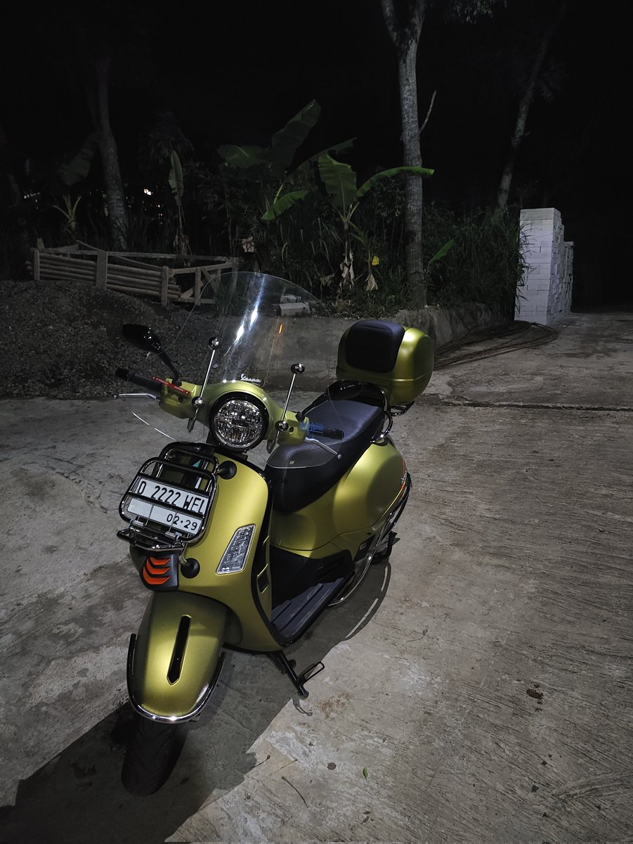 Httpjola's tweet image. siang jadi batman, malem jadi keong