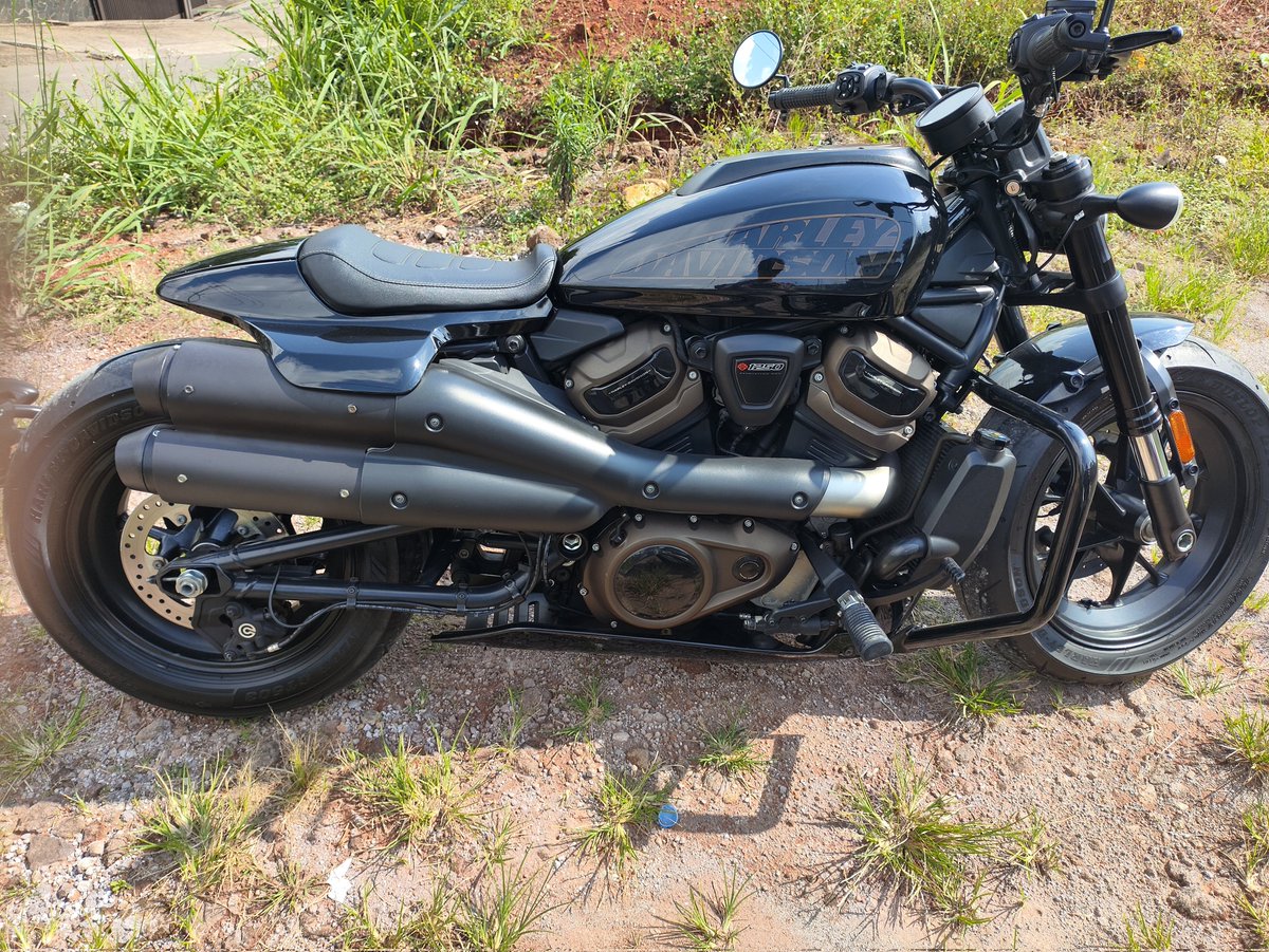 Httpjola's tweet image. siang jadi batman, malem jadi keong