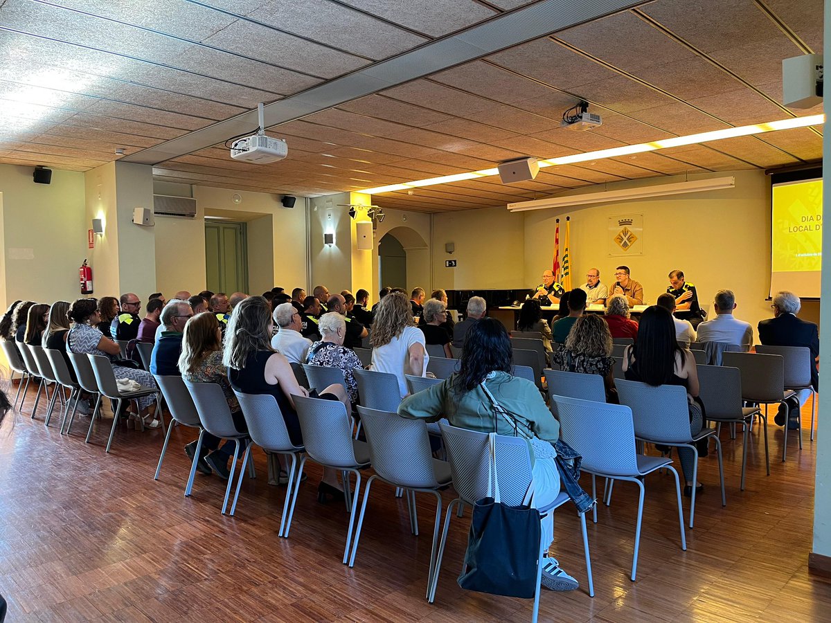 👮‍♂️ L'acte ha comptat amb la presència de diversos cossos de seguretat i ha tingut les intervencions de l'alcalde, <a href="/Juan_Jurado_Br/">Juan Jurado</a>, el regidor de Seguretat i Protecció Civil, <a href="/AlfonsPuche/">Alfons Puche</a>, el Sergent Cap de la Policia Local, Tomàs Penalva i el Sergent Javier Méndez