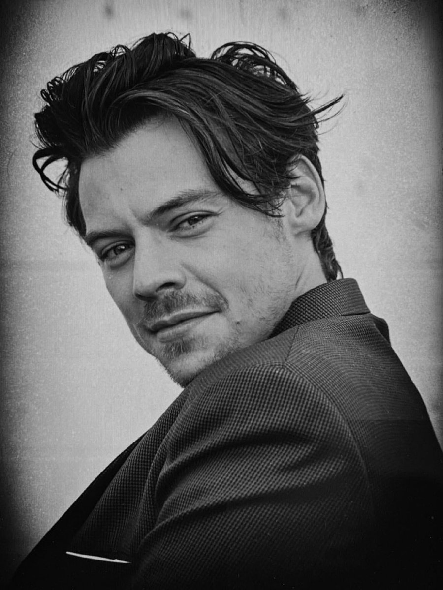 📸 Unseen de Harry by Merrick Morton (fotógrafo de Don't Worry Darling) 

— 2022.