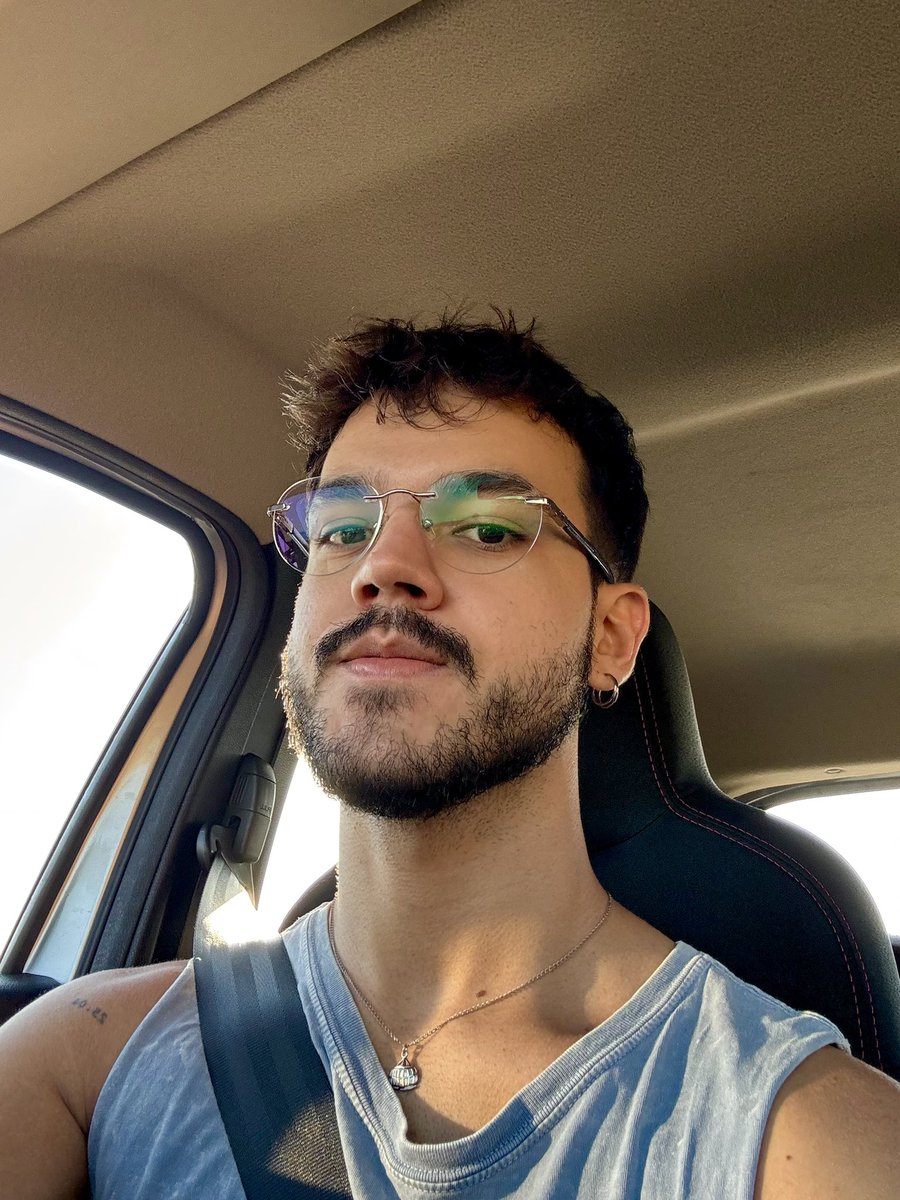 mathvop's tweet image. troquei meu oculos