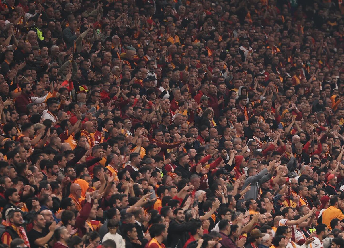 TELEFONSUZ TRİBÜN. 👏👏👏👏

DERS NİTELİĞİNDE OLAN FOTOĞRAF.