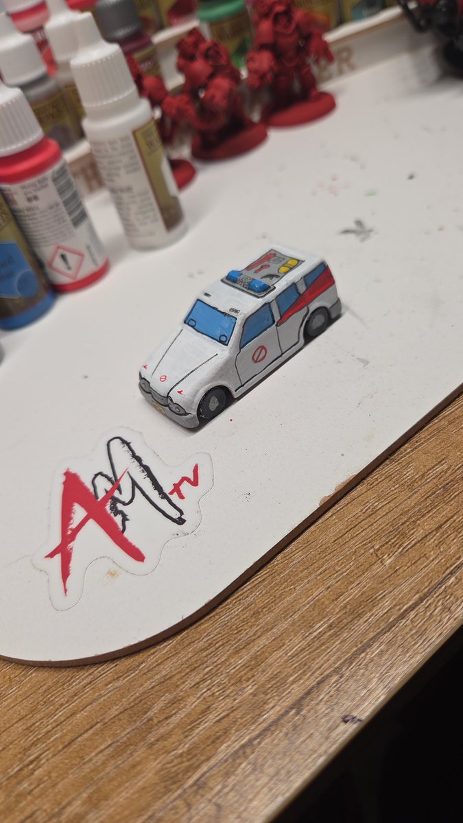 Ashbridge1988's tweet image. Quinn wanted her toy car painted like the ecto-1, so I tried 🤣 im shocking at freehand it seems 🙈

#painting #miniaturepainting #ecto #Ghostbusters #twitchstreamer
