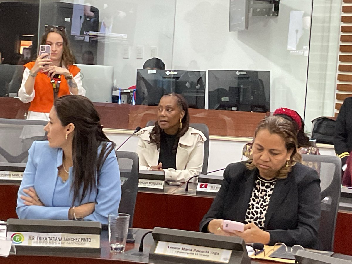 Astrid Sánchez (@astridsanchezm) on Twitter photo #Hoy en la Comisión Segunda de <a href="/CamaraColombia/">Cámara de Representantes de Colombia</a> en control político a autoridades del orden nacional para analizar la situación de orden público del país.
En el #Chocó según cifras, más de 100.000 personas han sufrido por los últimos paros armados adelantados por el ELN. #Hoy en la Comisión Segunda de <a href="/CamaraColombia/">Cámara de Representantes de Colombia</a> en control político a autoridades del orden nacional para analizar la situación de orden público del país.
En el #Chocó según cifras, más de 100.000 personas han sufrido por los últimos paros armados adelantados por el ELN.