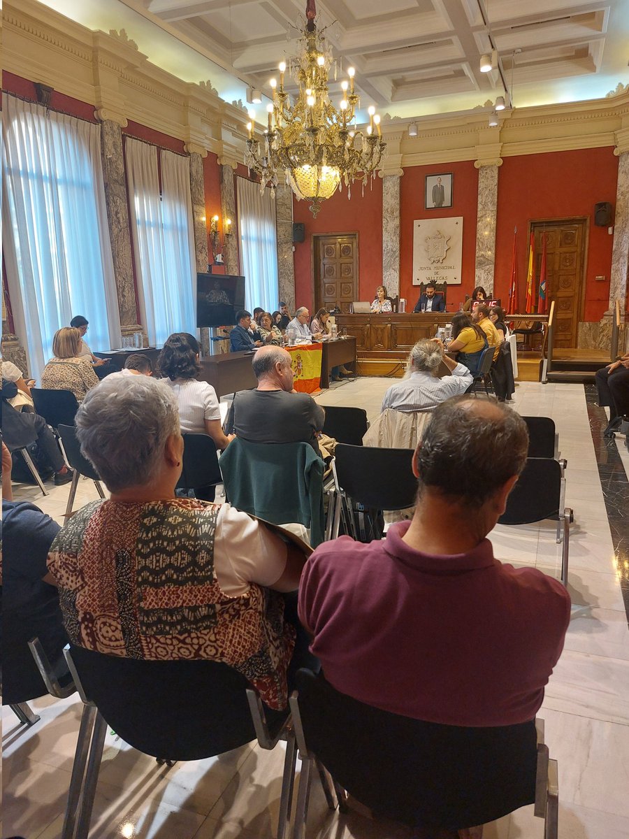 AngelNinoQ's tweet photo. 🗓Hoy en #PuentedeVallecas celebramos el Pleno correspondiente al mes de Octubre.

La seguridad y la limpieza como centro de los esfuerzos en el distrito.

Seguimos trabajando con compromiso para dar respuesta a las necesidades de los vecinos y mejorar su día a día. https://t.co/B8KsWio3mU