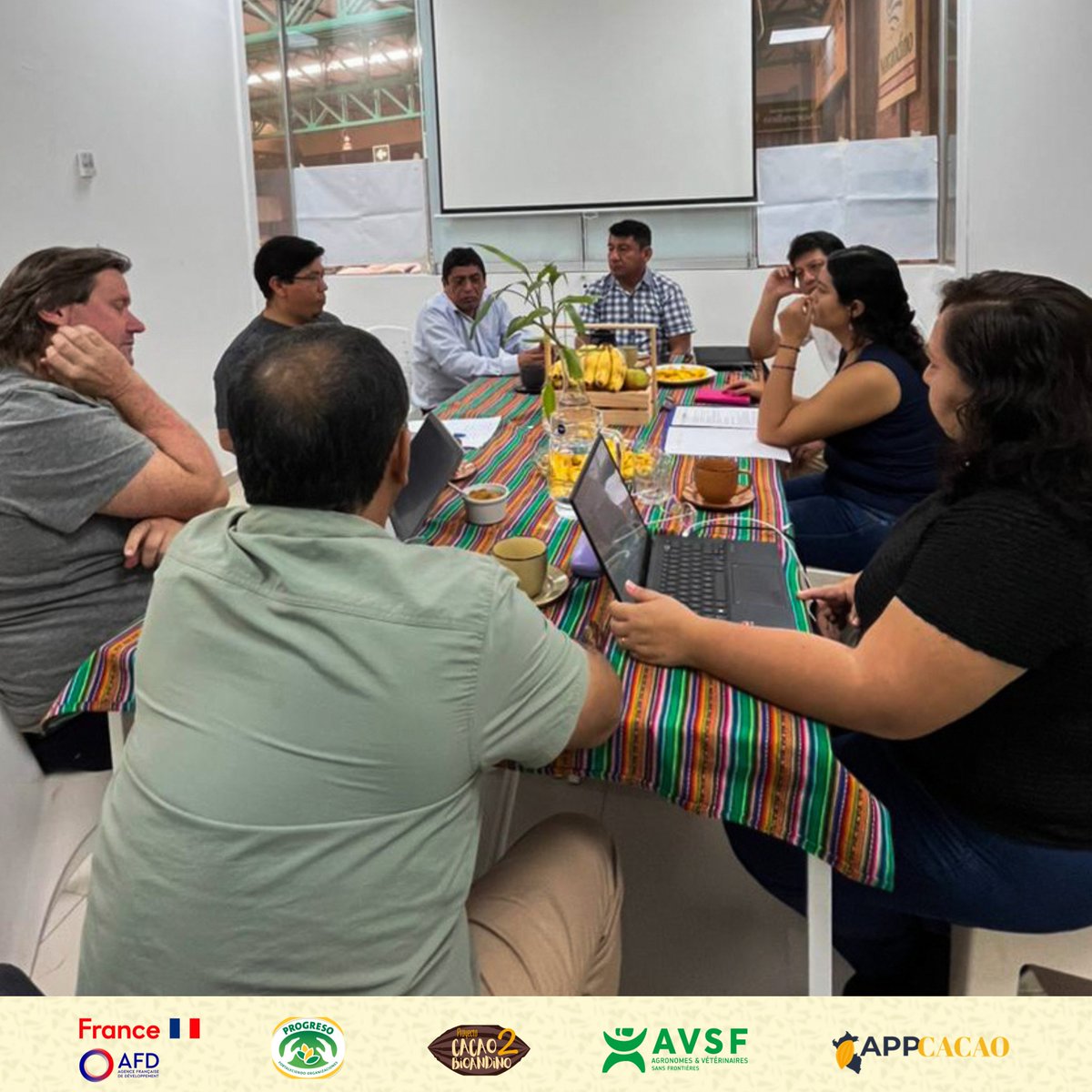 PROGRESO3's tweet image. Firma de convenio entre @ethiquable_de , PROGRESO y APPCACAO , con la participación del Sello Pequeño Productor – SPP, con el propósito de fortalecer la producción y comercialización del cacao fino de aroma.
Proyecto Cacao BioAndino2, financiado por la @AFD_es 
#ongprogreso