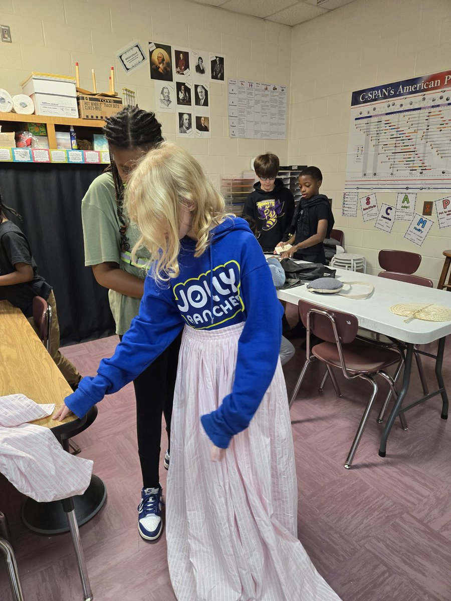 Kimberleigh Taylor (@historynerdtchr) on Twitter photo 5th grade's turn with the #CivilWar traveling trunk from <a href="/Battlefields/">American Battlefield Trust</a>. #goinggifted #WeareRACERS #UnlockPotential <a href="/RCE_HCS/">RCE_HCS</a> <a href="/SocialST_HCS/">Social Studies Professional Learning Specialists</a> 5th grade's turn with the #CivilWar traveling trunk from <a href="/Battlefields/">American Battlefield Trust</a>. #goinggifted #WeareRACERS #UnlockPotential <a href="/RCE_HCS/">RCE_HCS</a> <a href="/SocialST_HCS/">Social Studies Professional Learning Specialists</a>