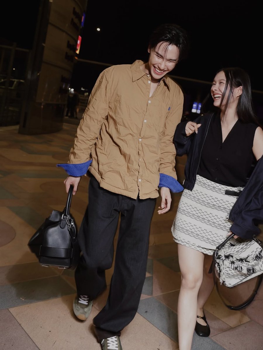 jumark_updates's tweet image. #junniorrs Update

📸 grazia.sg IG Post

🔗 instagram.com/p/DPRlqXugS7w/…

"Milk Pansa (@.panly.v) and Junior Panachai (@.junniorrs) are coming your way, Paris 💥The Thai stars are headed straight to the City of Love for @loewe's upcoming #SpringSummer2026 show, where