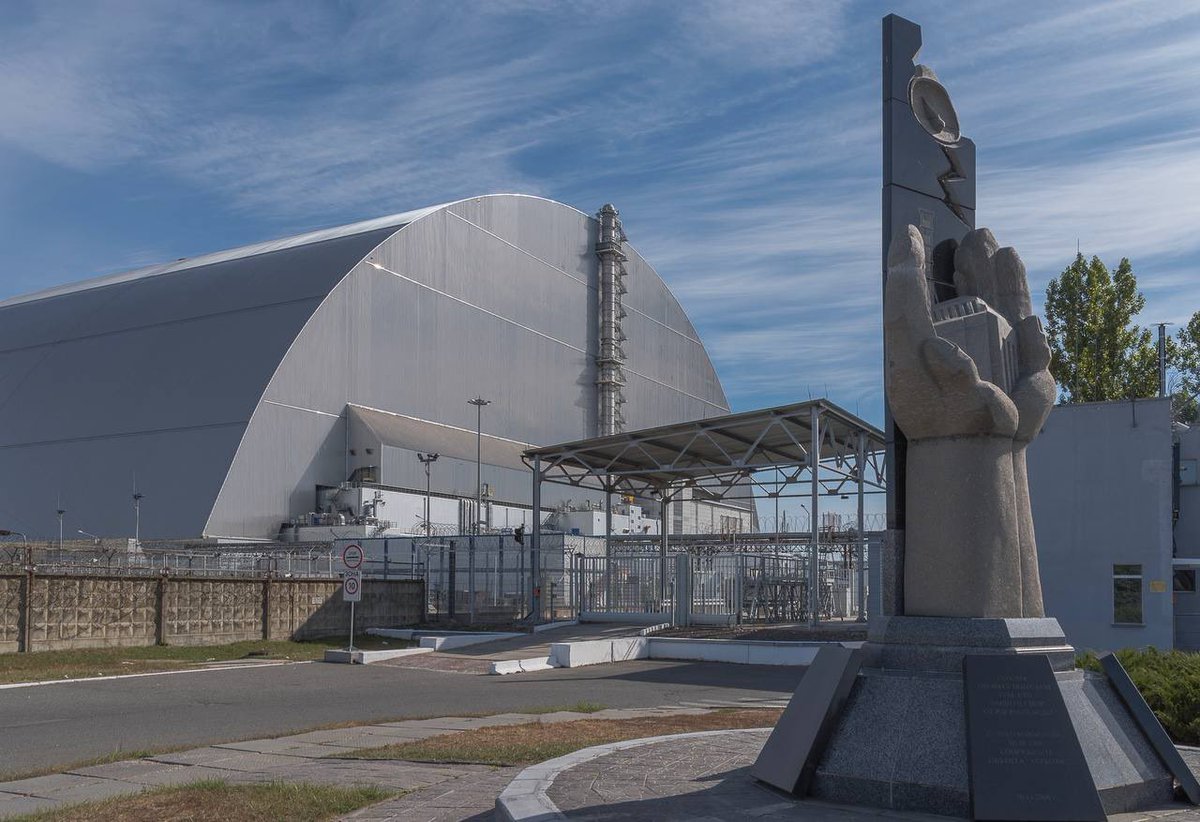 jurgen_nauditt's tweet photo. A blackout occurred at the Chernobyl nuclear power plant due to enemy shelling.
Due to russian shelling of the energy infrastructure in the town of Slavutich, the new safe containment facility, a key facility that isolates the destroyed fourth reactor unit of the Chernobyl nuclear power plant and prevents the release of radioactive materials into the environment, is without power, the Ministry of Energy announced.
Specialists are currently working to restore power.
Ukraine Now