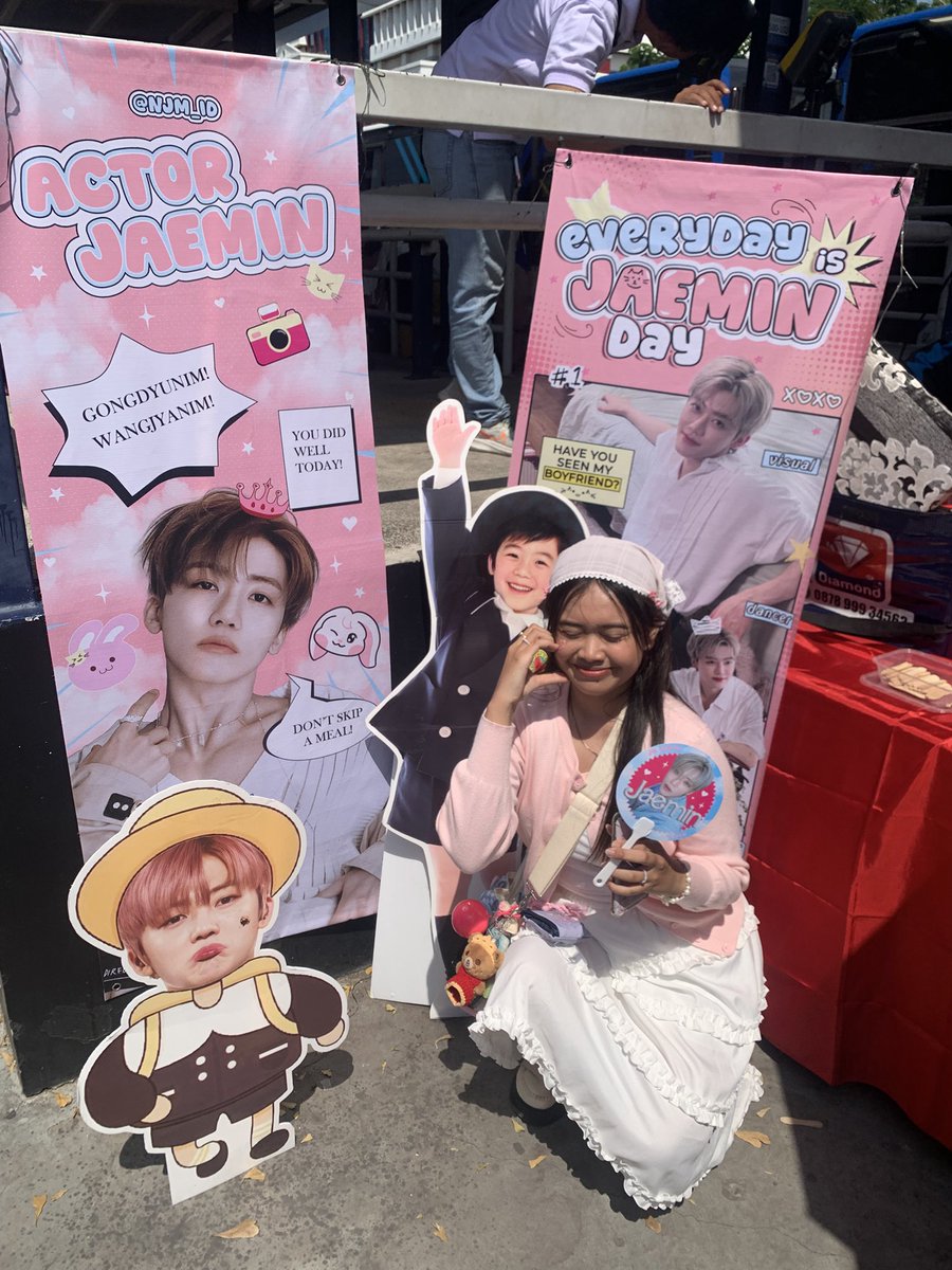 n'navely tweet media