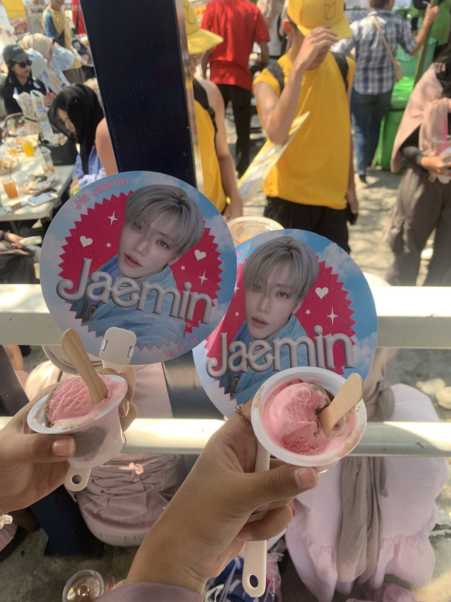 n'navely tweet media