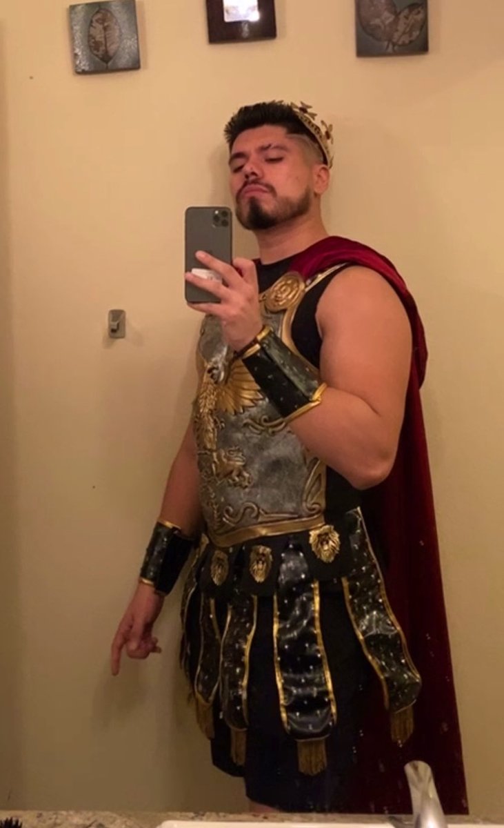 Size12_toes's tweet image. Halloween is approaching 🎃
Should I wear the same costume I wore last year? 😏

#footfetish #feetfetish #feet #malefeetfetish #malefeet #malefoot #malefootfetish #bifeet #gayfeet #footworship