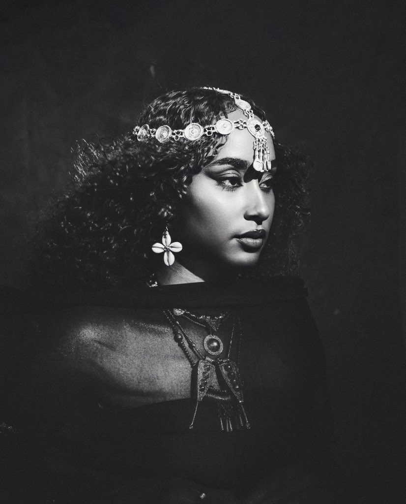 more frames from sèkèn

shot by and creative directed by: mikiyas melesse
hair by: haylesh 
jewelry: bayro jewelry 

#sèkèn out friday!!