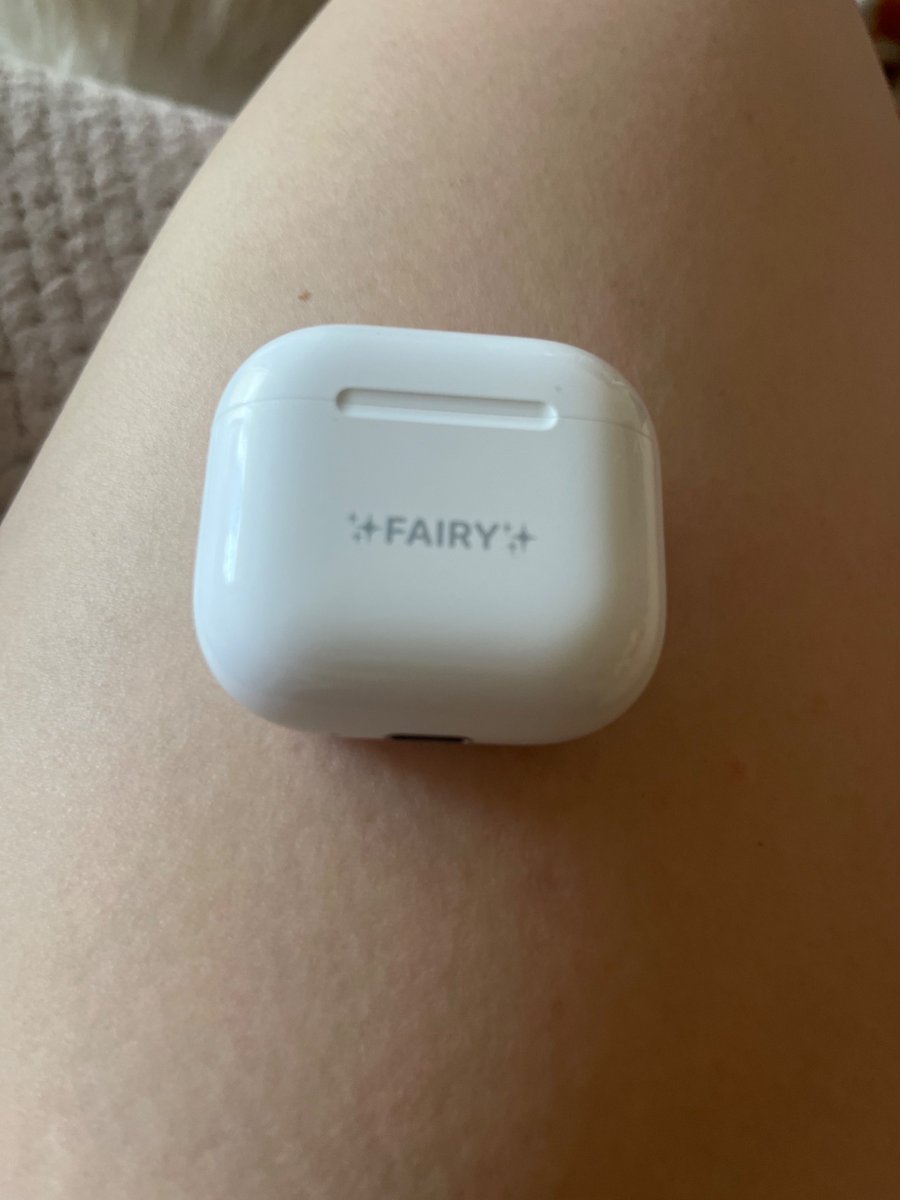 g0ddessxena's tweet photo. I got some new airpods 💜  4th gen. Theyre pretty decent. Obviously i didnt pay for them. 🤣 
Thanks to me for being so pretty men buy me whatever i want 🤣 https://t.co/4BsWuxwq4F