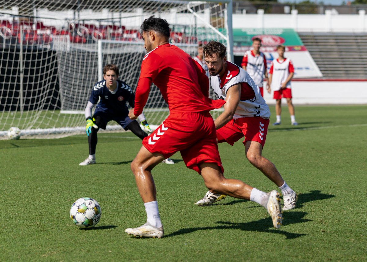 Focused forward.

📸: <a href="/jshfoto/">Jessica Hendricks</a> | #UpTheRoos
