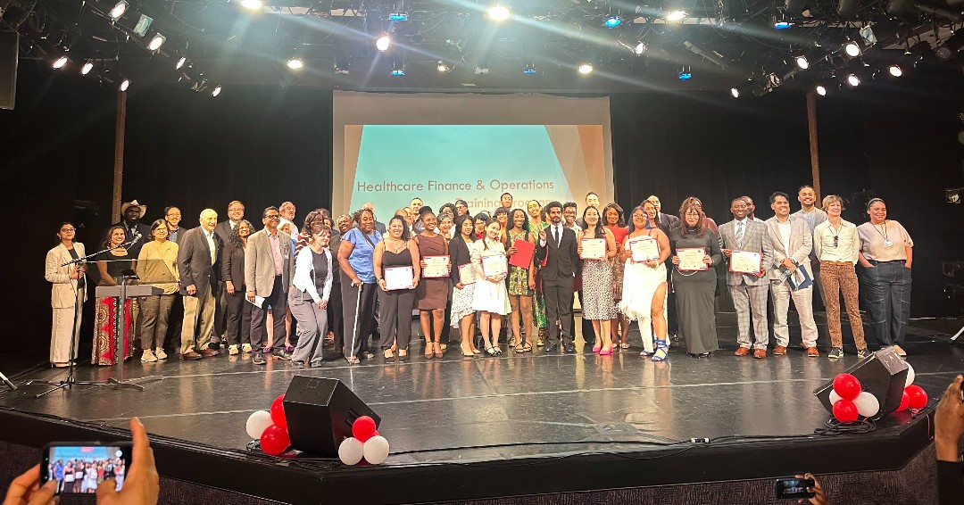 NYC_SBS's tweet image. ICYMI: yesterday, we closed out #WorkforceDevelopmentMonth celebrating our Healthcare Finance & Operations grads at @LaGuardiaCC!
Alongside our NCLEX-RN program for foreign-trained nurses, these trainings help NYers launch lasting, good-paying jobs in in-demand career fields.