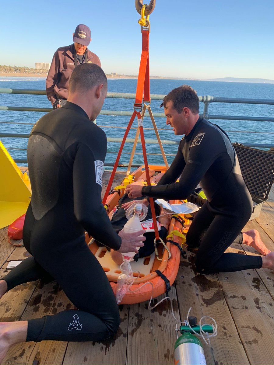 Several sources of spinal injury are present at all open water beaches, which is why lifeguard agencies need to have spinal stabilization devices available for immediate use. Learn more: facebook.com/share/p/1FDD56…