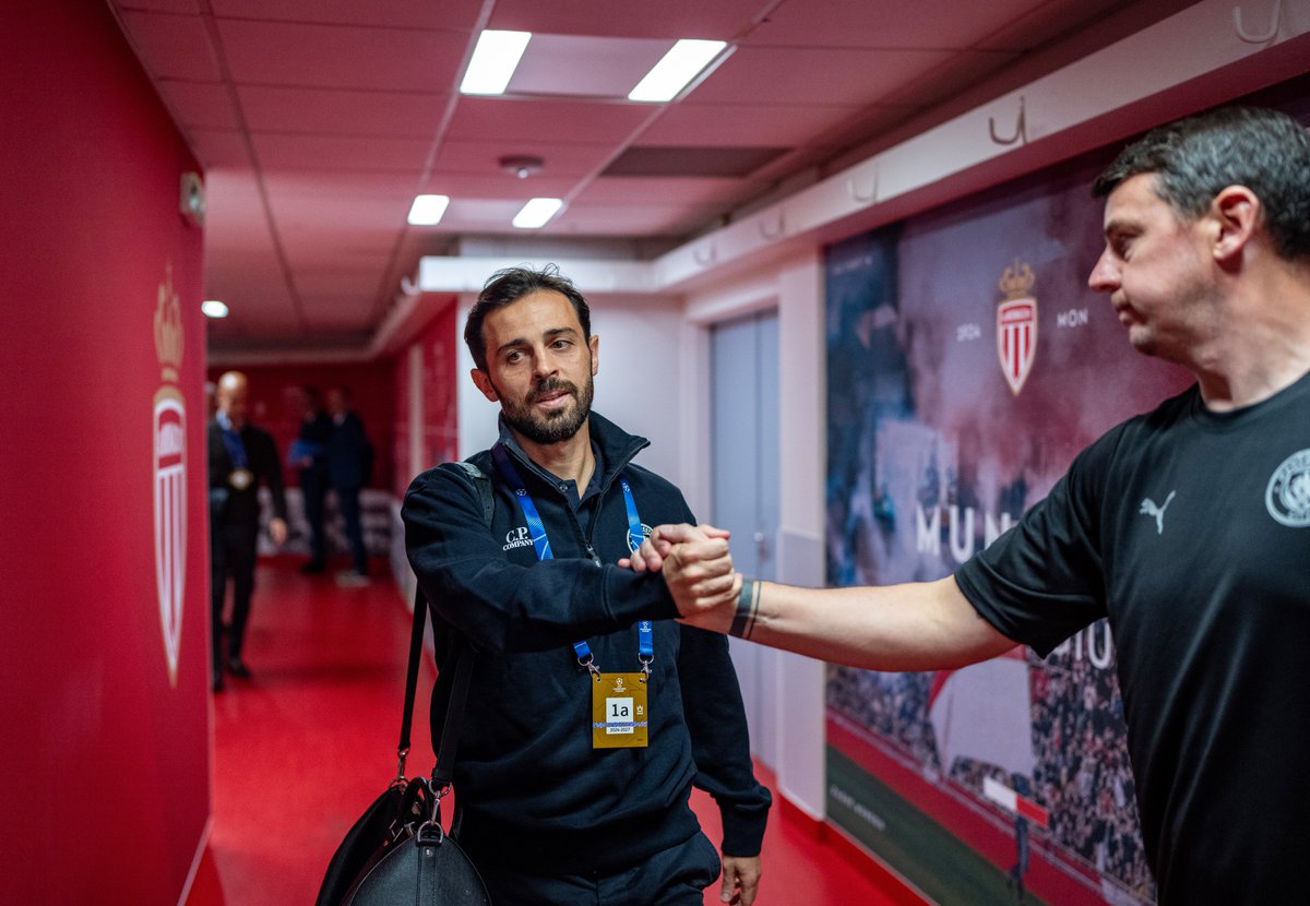 ManCity's tweet image. Checking in 🏟️✨