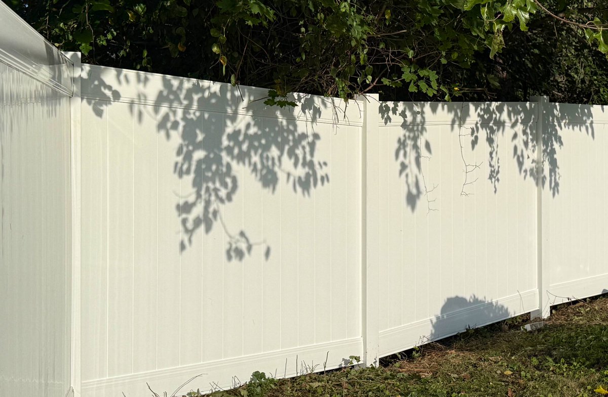 Good #fences make great neighbors… and vinyl makes it effortless 🤝

Ready to impress your #neighbors? Call today for your free estimate and follow for more!