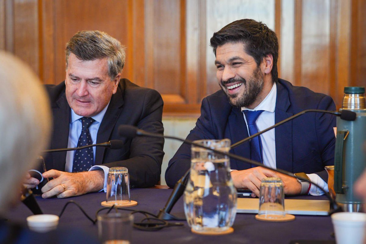 Andrés Ojeda (@andresojedaok) on Twitter photo Terminando la reunión de la bancada parlamentaria del <a href="/PartidoColorado/">Partido Colorado</a> de cara a la votación del presupuesto nacional. Terminando la reunión de la bancada parlamentaria del <a href="/PartidoColorado/">Partido Colorado</a> de cara a la votación del presupuesto nacional.