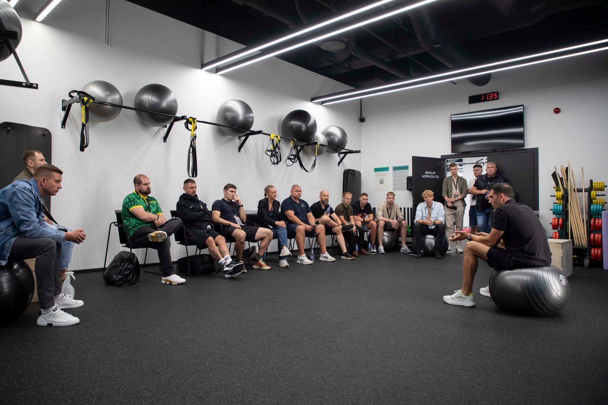 B8 Summit tweet media