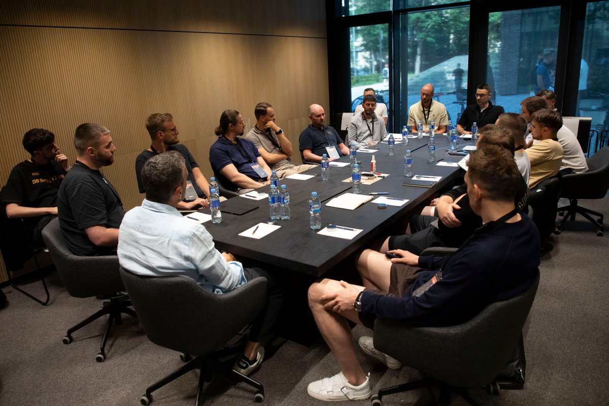 B8 Summit tweet media