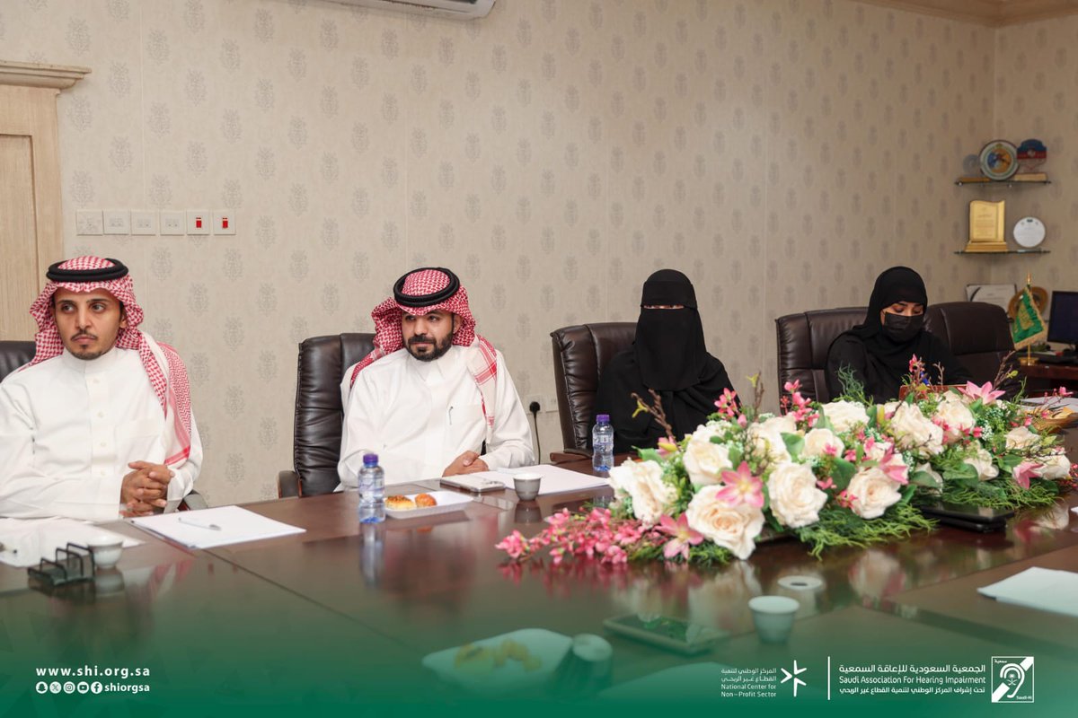 عقدت الجمعية السعودية للإعاقة السمعية اجتماع مجلس إدارتها الأول بعد التشكيل الجديد، وذلك لمناقشة الخطط المستقبلية والبرامج النوعية التي تسهم في تطوير الخدمات المقدمة للصم وضعاف السمع في مختلف مناطق المملكة.

واستعرض المجلس خلال الاجتماع أبرز المبادرات والمشروعات القادمة التي تهدف