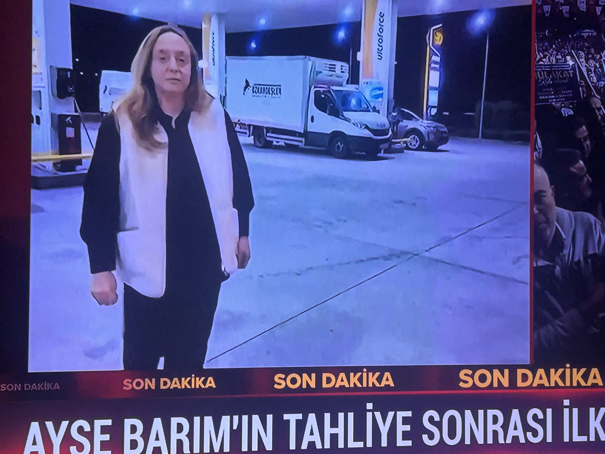 filizgazi's tweet image. İbret-i âlem için bir insanı sekiz ay cezaevine koy, sonra da bir benzin istasyonuna bırak.
Buz gibi devlet rasyonalitesiyle bile açıklanamaz.