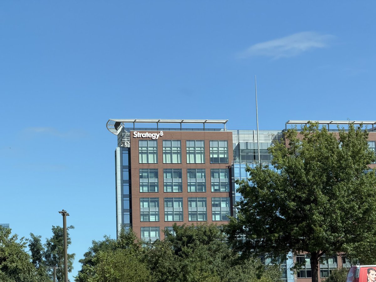 Visiting Strategy with <a href="/CornellBitcoin/">Cornell Bitcoin Club</a> 🎯

In.cre.di.ble.

Seeing this space gave me goosebumps. The IRL version of <a href="/btcculturehub/">Bitcoin Culture Hub</a>. Congrats Strategy team. What a place to work!