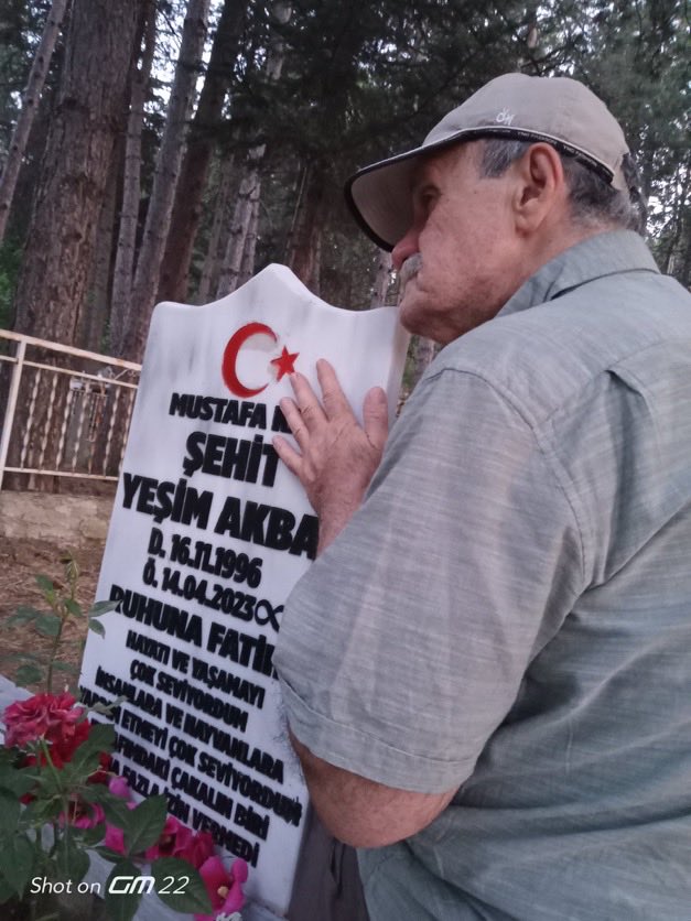 ben bu iki fotoğraf arasındaki farkı yaratan katilin dosya arşivde beklerken aramızda gezmesini sindiremiyorum #YeşiminDosyasıAçılsın