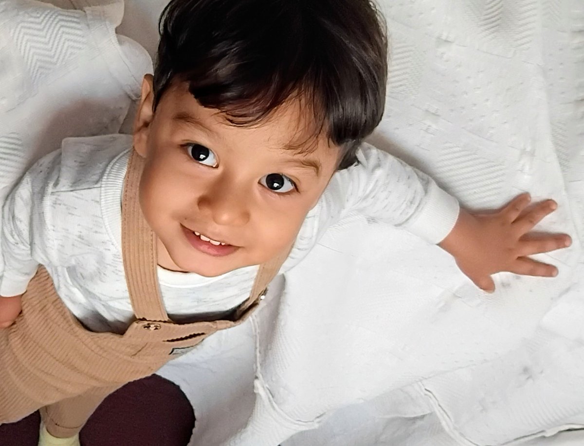 Hoy es el cumpleaños 3 de mi nieto❣️Antes que él llegará yo vivía con un dejo de melancolía constante y a veces ni me interesaba despertar. Con Camilo todo  cambió. Hoy mi vida tiene sentido y razón. Recuperé el amor por todo. ¡Te amo hijo! ¡Feliz cumpleaños! Tú abu Ale.