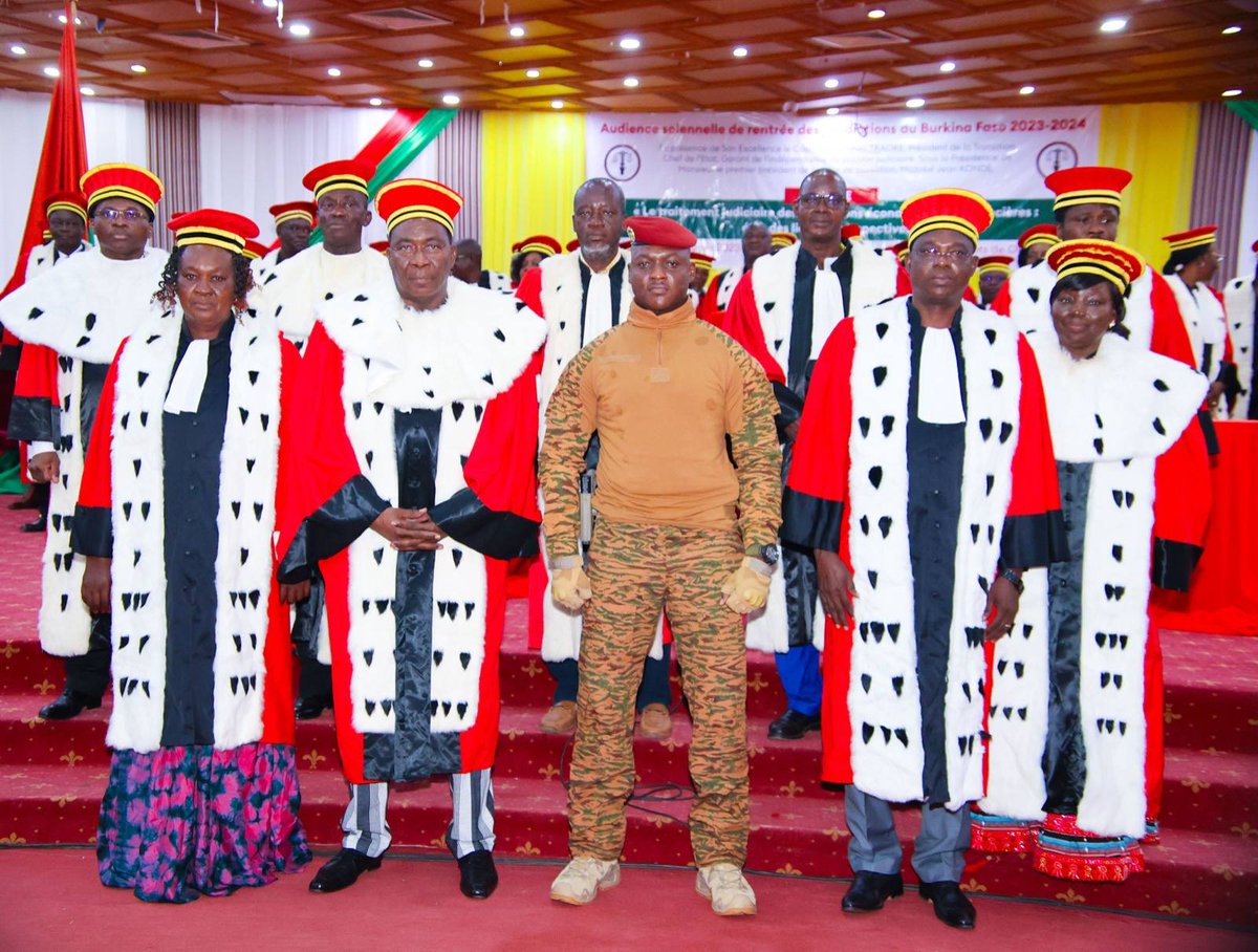 3TVBurkina's tweet image. 🇧🇫 Ouverture de l’année judiciaire 2025-2026 :
Le Président Ibrahim Traoré a pris part à l’audience solennelle placée sous le thème « Justice et justiciables: gage de cohésion sociale, de gouvernance et de développement ».
#3tv #watfm
