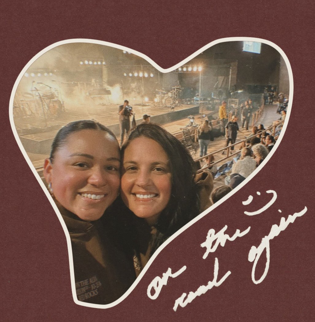Shan_Jones_'s tweet photo. No Florida this tour, but there’s nothing holding us back from following @ShawnMendes to NYC. #ShawnOnTheRoadAgain #OnTheRoadAgainNewYork @ShawnAccess https://t.co/nRPoI5PZEm