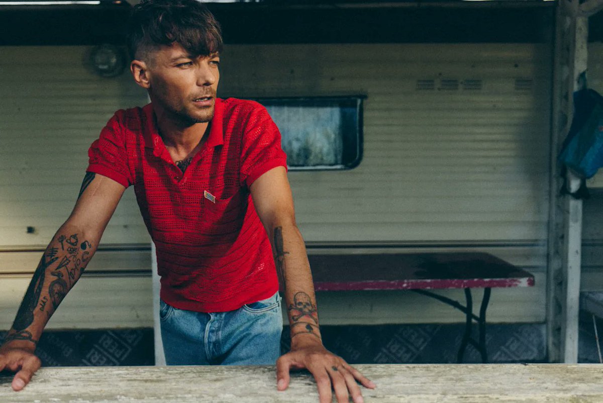 wheretowatchtv's tweet image. Louis Tomlinson is stepping into 2026 with a swagger that can’t be ignored. If his brand-new single “Lemonade” is any indication, he’s not just ready to reclaim his crown as a pop icon—he’s reinventing what that crown looks like.
More: theversion.co.uk/louis-tomlinso…
#Louistomlinson